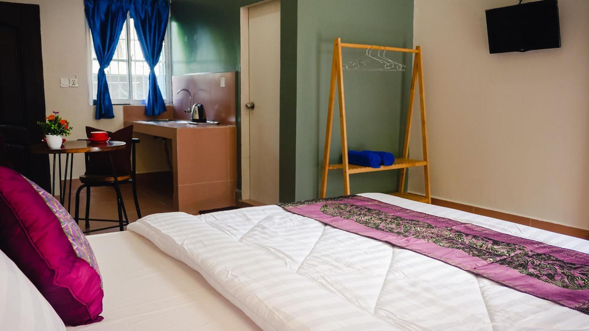 Lea'S Guesthouse And Restaurant カンポット エクステリア 写真